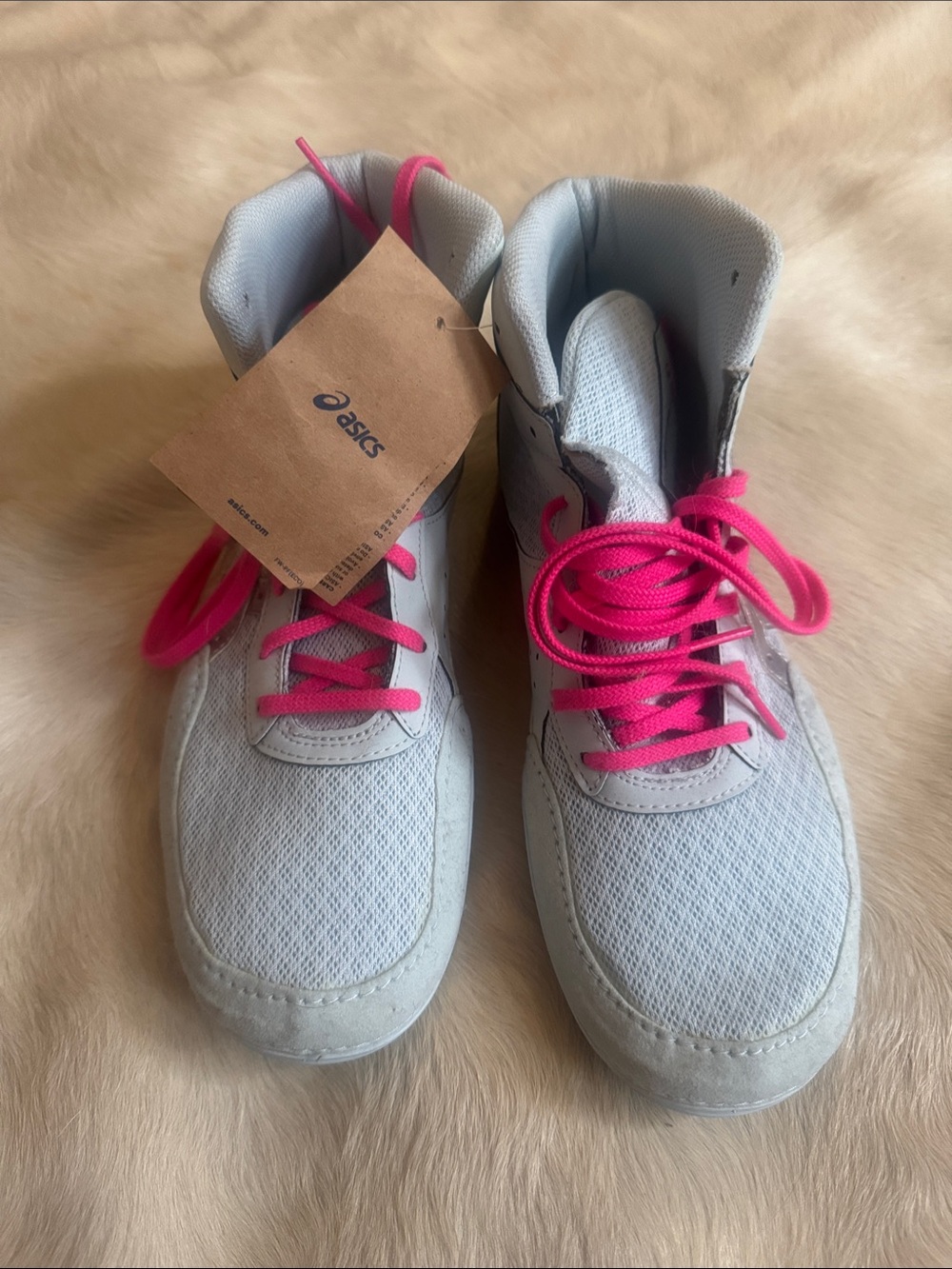 ASICS Women's Wrestling shoes Light Gray Sneakers with Bright Pink Laces